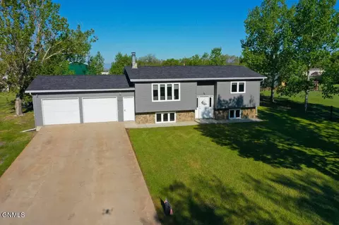Exterior - 5609 Carolville Loop, Williston, ND 58801 photo 5 of 6