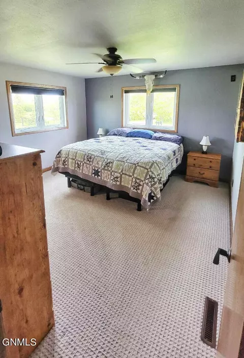 Bedroom - 5609 Carolville Loop, Williston, ND 58801 photo 1 of 4