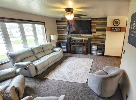 Living - 5609 Carolville Loop, Williston, ND 58801 photo 2 of 2