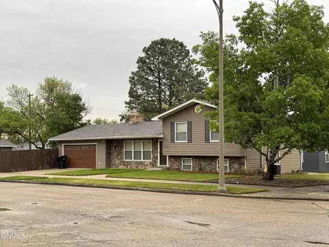 430 11th Ave W, Williston, ND 58801