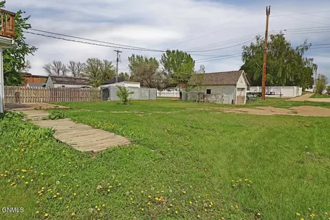 Exterior - 802 Main St, Williston, ND 58801 photo 1 of 2