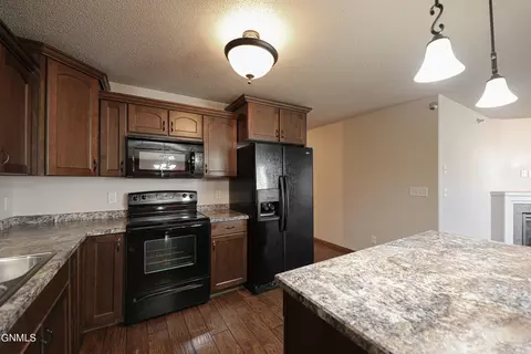 804 E Lasalle Dr UNIT B, Bismarck, ND 58503 photo 5