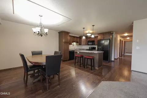 804 E Lasalle Dr UNIT B, Bismarck, ND 58503 photo 6