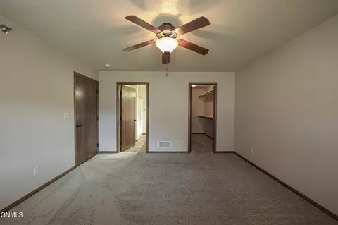 804 E Lasalle Dr UNIT B, Bismarck, ND 58503 photo 14