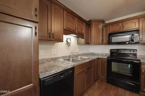 804 E Lasalle Dr UNIT B, Bismarck, ND 58503 photo 4