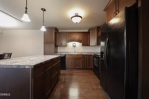 804 E Lasalle Dr UNIT B, Bismarck, ND 58503 photo 3