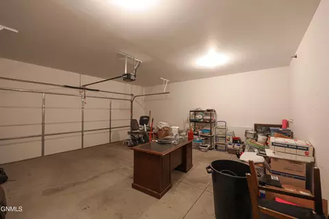 804 E Lasalle Dr UNIT B, Bismarck, ND 58503 photo 35