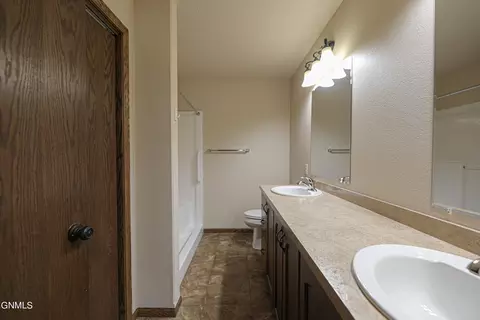 804 E Lasalle Dr UNIT B, Bismarck, ND 58503 photo 16