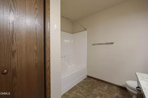 804 E Lasalle Dr UNIT B, Bismarck, ND 58503 photo 26