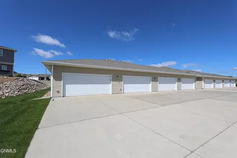804 E Lasalle Dr UNIT B, Bismarck, ND 58503 photo 37