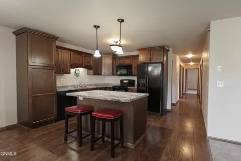 804 E Lasalle Dr UNIT B, Bismarck, ND 58503 photo 2