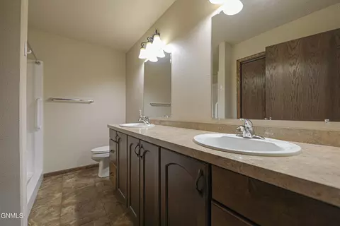 804 E Lasalle Dr UNIT B, Bismarck, ND 58503 photo 17