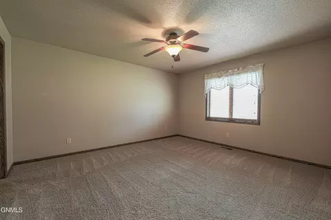 804 E Lasalle Dr UNIT B, Bismarck, ND 58503 photo 13