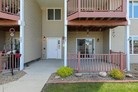 804 E Lasalle Dr UNIT B, Bismarck, ND 58503