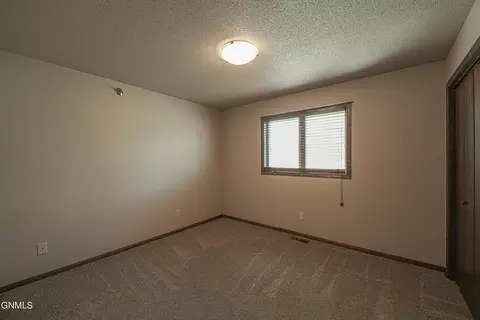 804 E Lasalle Dr UNIT B, Bismarck, ND 58503 photo 22
