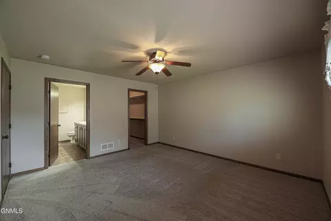 804 E Lasalle Dr UNIT B, Bismarck, ND 58503 photo 15