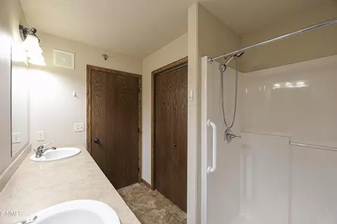 804 E Lasalle Dr UNIT B, Bismarck, ND 58503 photo 19
