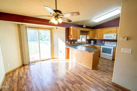 1003 25th St SE, Mandan, ND 58554 photo 24