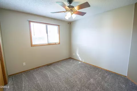 1003 25th St SE, Mandan, ND 58554 photo 33