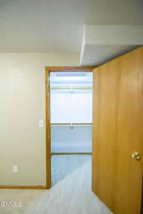 1003 25th St SE, Mandan, ND 58554 photo 41