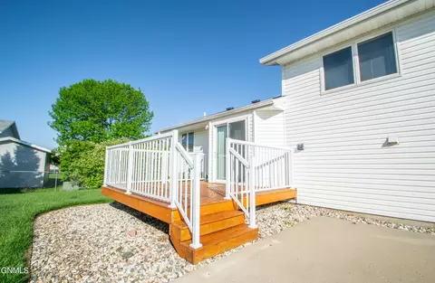 1003 25th St SE, Mandan, ND 58554 photo 12