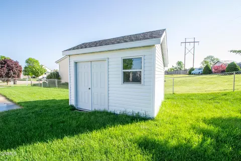 1003 25th St SE, Mandan, ND 58554 photo 9