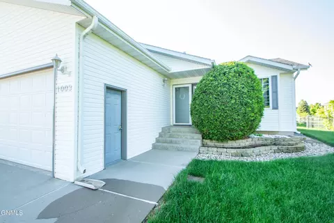 1003 25th St SE, Mandan, ND 58554 photo 3