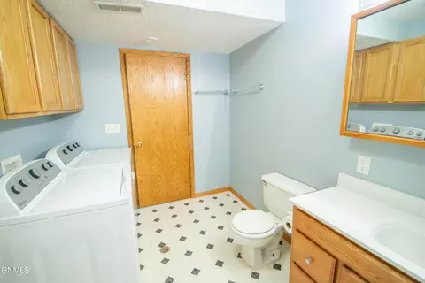 1003 25th St SE, Mandan, ND 58554 photo 37