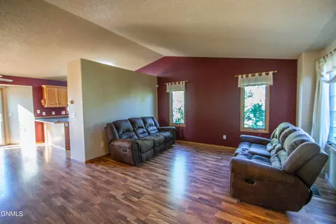 1003 25th St SE, Mandan, ND 58554 photo 17