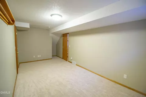 1003 25th St SE, Mandan, ND 58554 photo 40