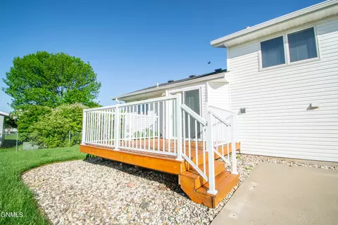 1003 25th St SE, Mandan, ND 58554 photo 13