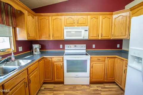 1003 25th St SE, Mandan, ND 58554 photo 21