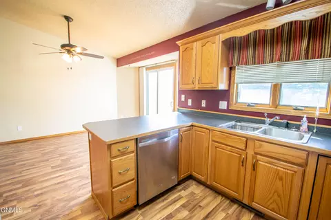 1003 25th St SE, Mandan, ND 58554 photo 22