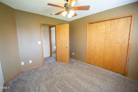 1003 25th St SE, Mandan, ND 58554 photo 32