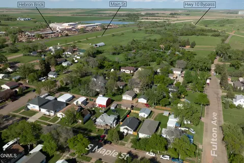 View/Area - 222 Maple St, Hebron, ND 58638 photo 1 of 10