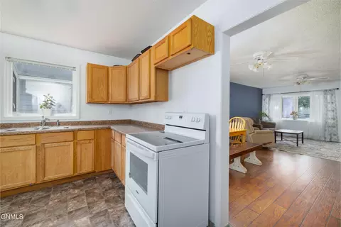 Entry Way - 222 Maple St, Hebron, ND 58638 photo 1 of 3