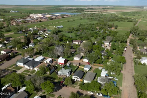 View/Area - 222 Maple St, Hebron, ND 58638 photo 2 of 10