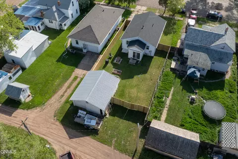 View/Area - 222 Maple St, Hebron, ND 58638 photo 8 of 10
