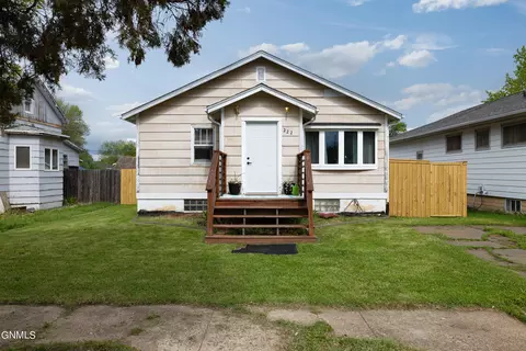 Exterior - 222 Maple St, Hebron, ND 58638 photo 3 of 3