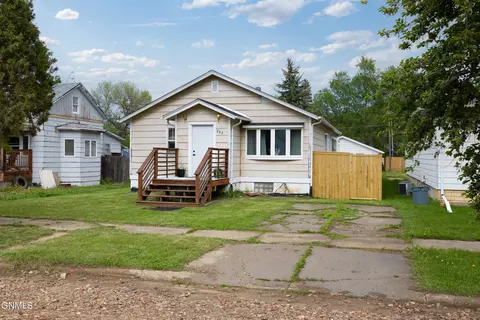 222 Maple St, Hebron, ND 58638