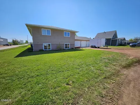 207 Main St, Richardton, ND 58652