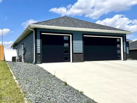 5 Mulberry Loop NE, Minot, ND 58703 photo 2