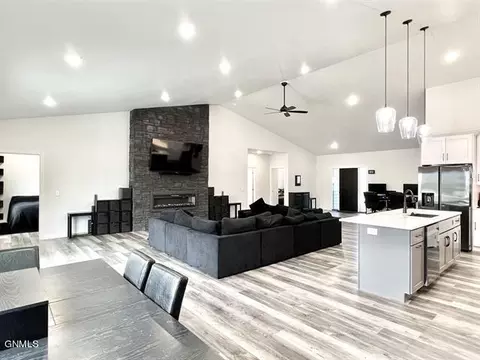 5 Mulberry Loop NE, Minot, ND 58703 photo 14