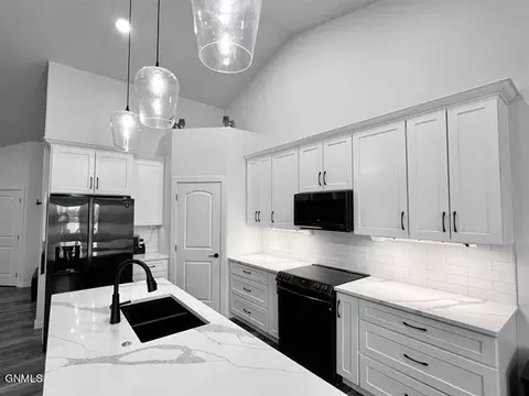5 Mulberry Loop NE, Minot, ND 58703 photo 21
