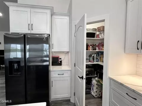 5 Mulberry Loop NE, Minot, ND 58703 photo 18