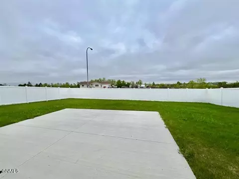 5 Mulberry Loop NE, Minot, ND 58703 photo 40