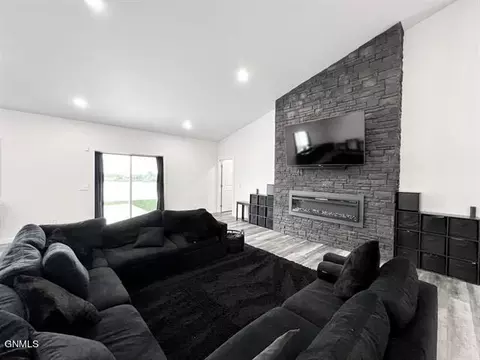 5 Mulberry Loop NE, Minot, ND 58703 photo 12