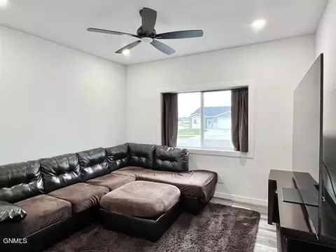 5 Mulberry Loop NE, Minot, ND 58703 photo 6