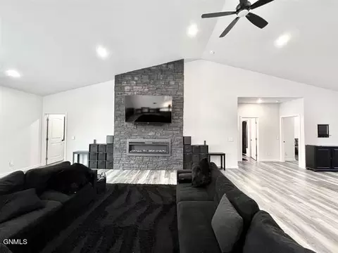5 Mulberry Loop NE, Minot, ND 58703 photo 4