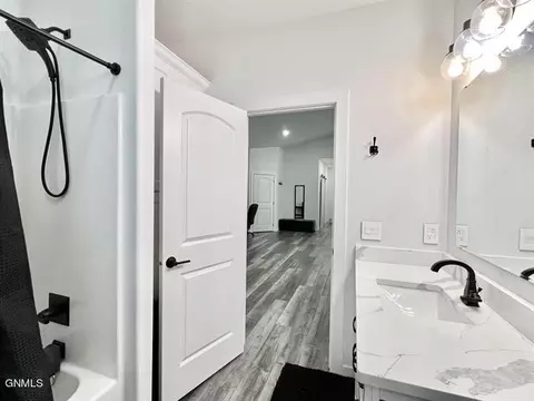 5 Mulberry Loop NE, Minot, ND 58703 photo 7